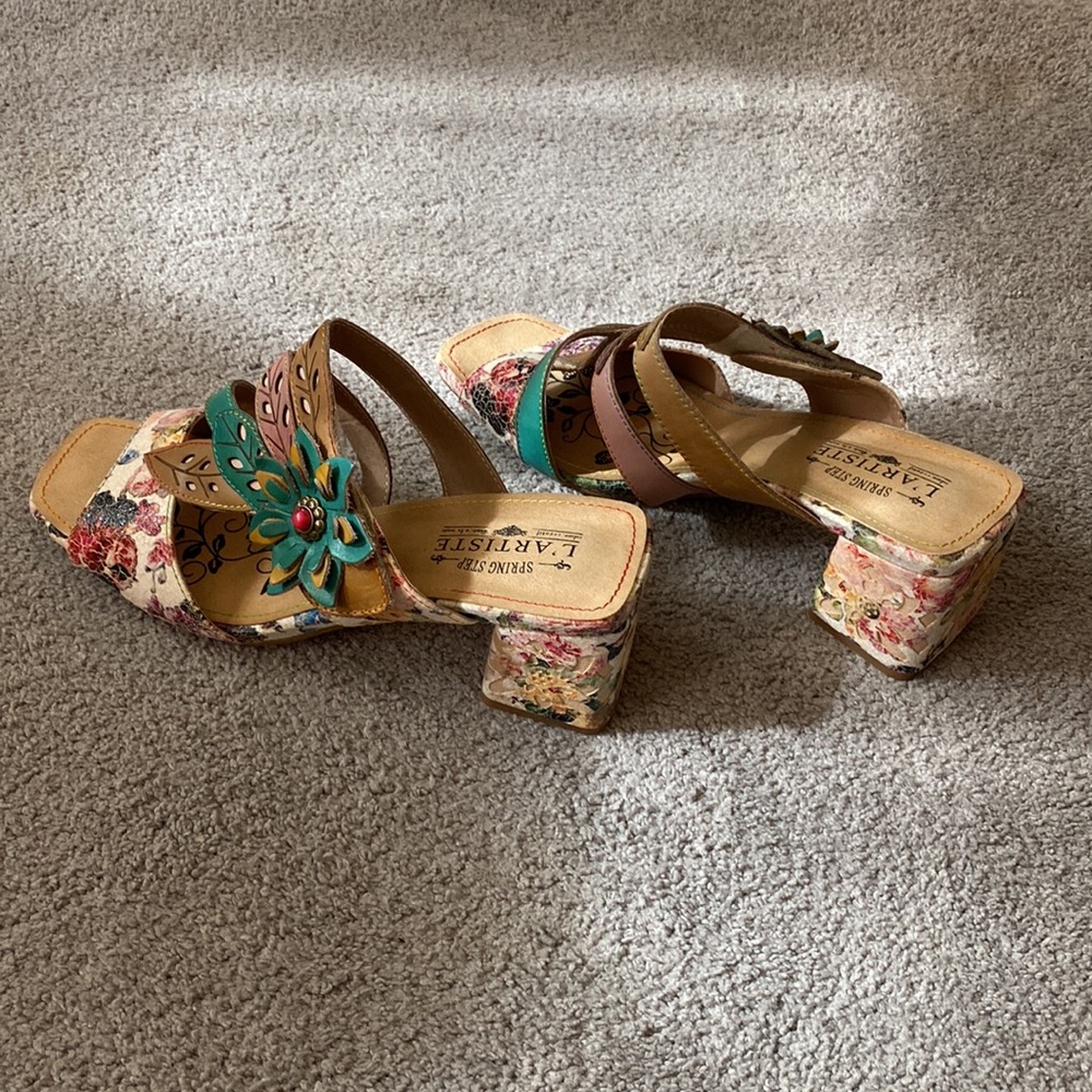 L’ARTISTE Bone Multi Sandals